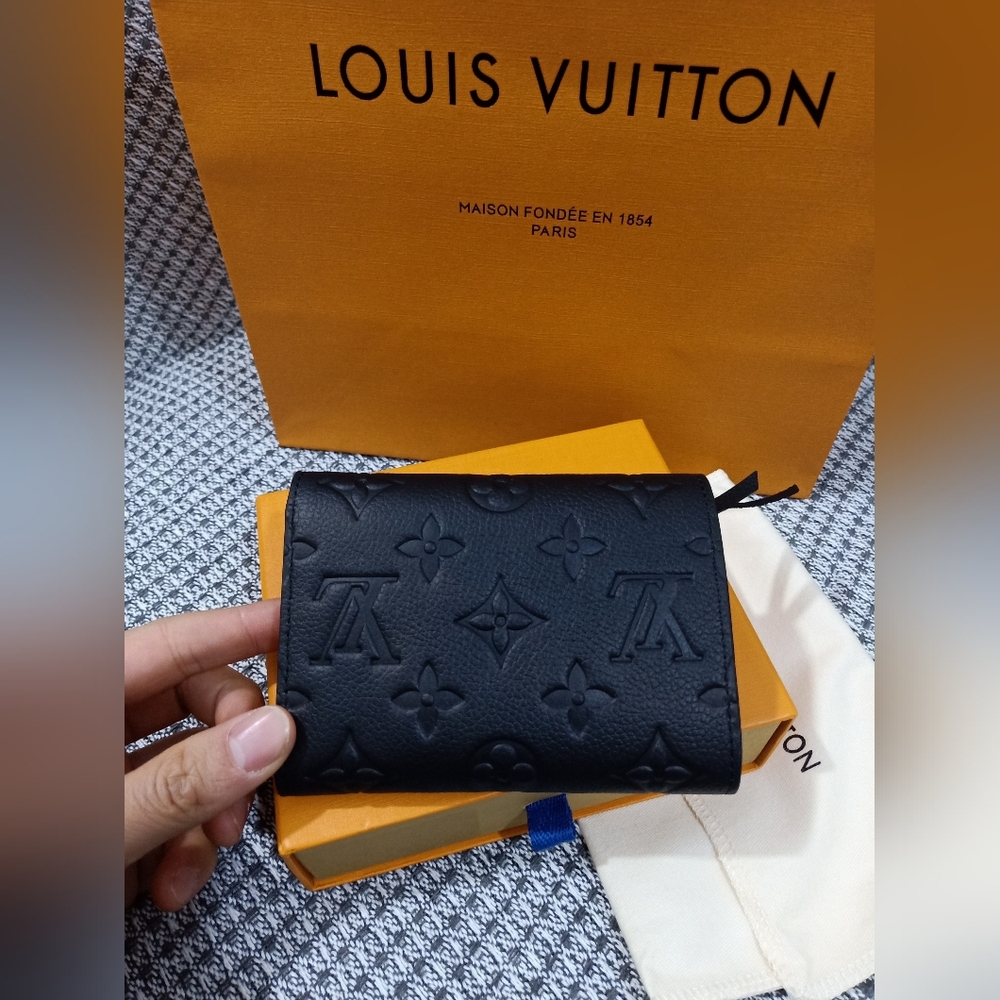 Louis Vuitton Black Wallet with Gold Button - Picture 3 of 7